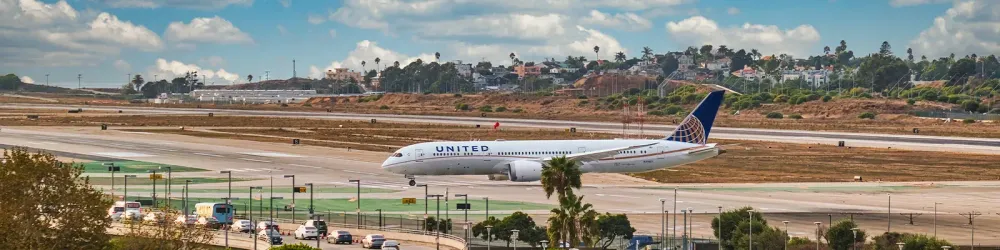 United Airlines Taxis in LAX